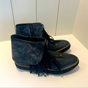 Free People Vega Moccasin Boots Black Gray Fringe 37 7